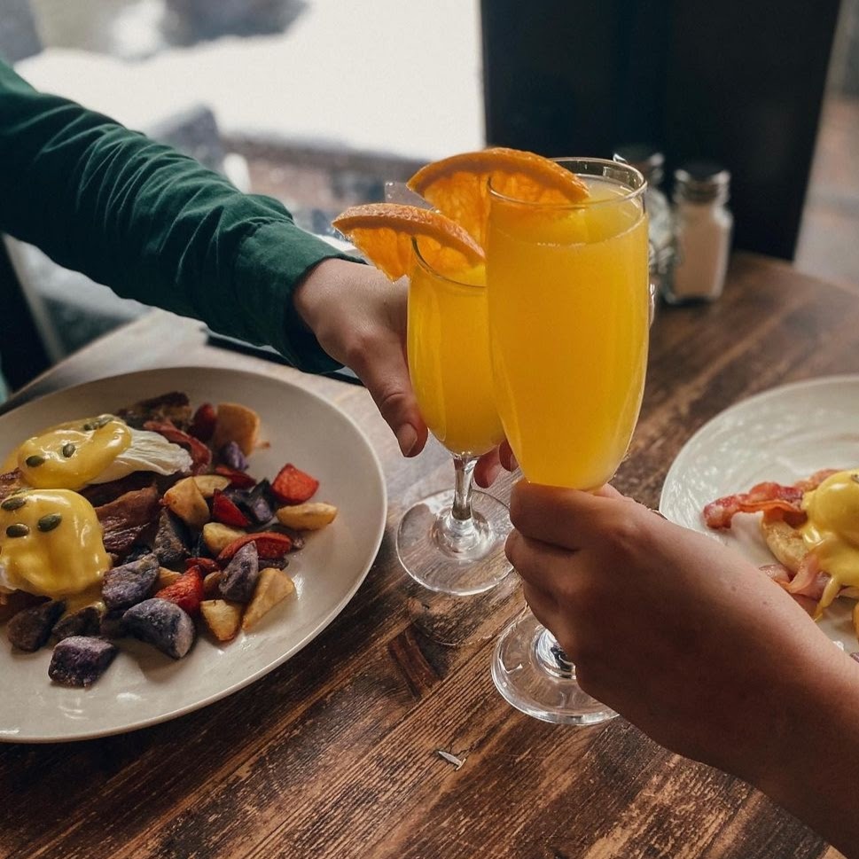 breakfast and mimosas at stonesedge
